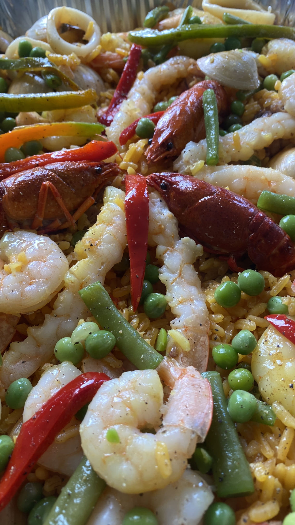 Auténtico sabor mediterráneo en nuestra Paella de Frutos del Mar - Sabana