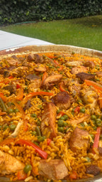 Paella Valenciana de Carnes. $38.000  Cada Plato (Pedido Mínimo 6 platos).      Ver tamaños →