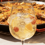 Bebida refrescante de sangría de vino blanco tradicional lista para envío a domicilio en Bogotá y Chía - ZeQueda Paellas.